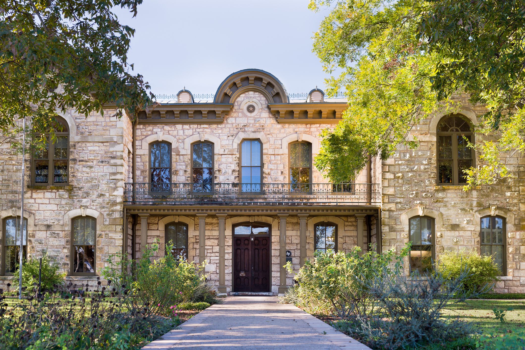 Hidden Gems: Honeymoon Havens Near Houston